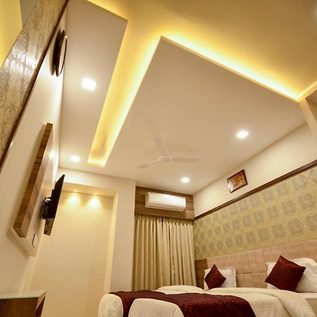 Hotel Repose Ahmedabad Eksteriør billede