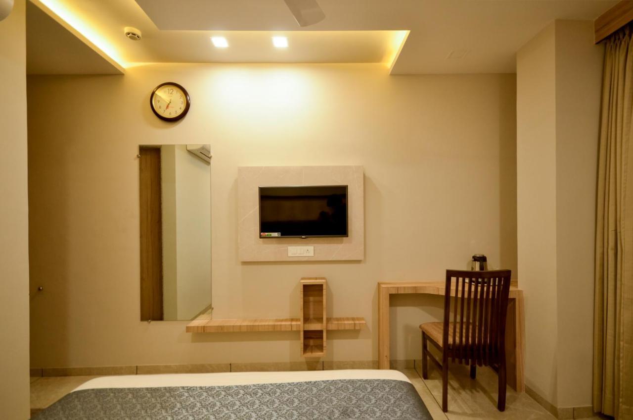 Hotel Repose Ahmedabad Eksteriør billede