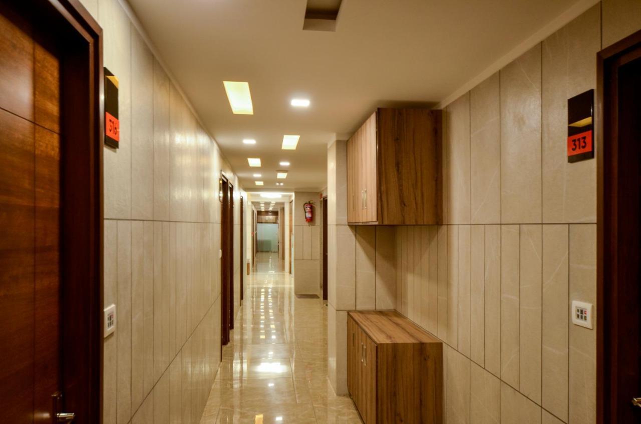 Hotel Repose Ahmedabad Eksteriør billede