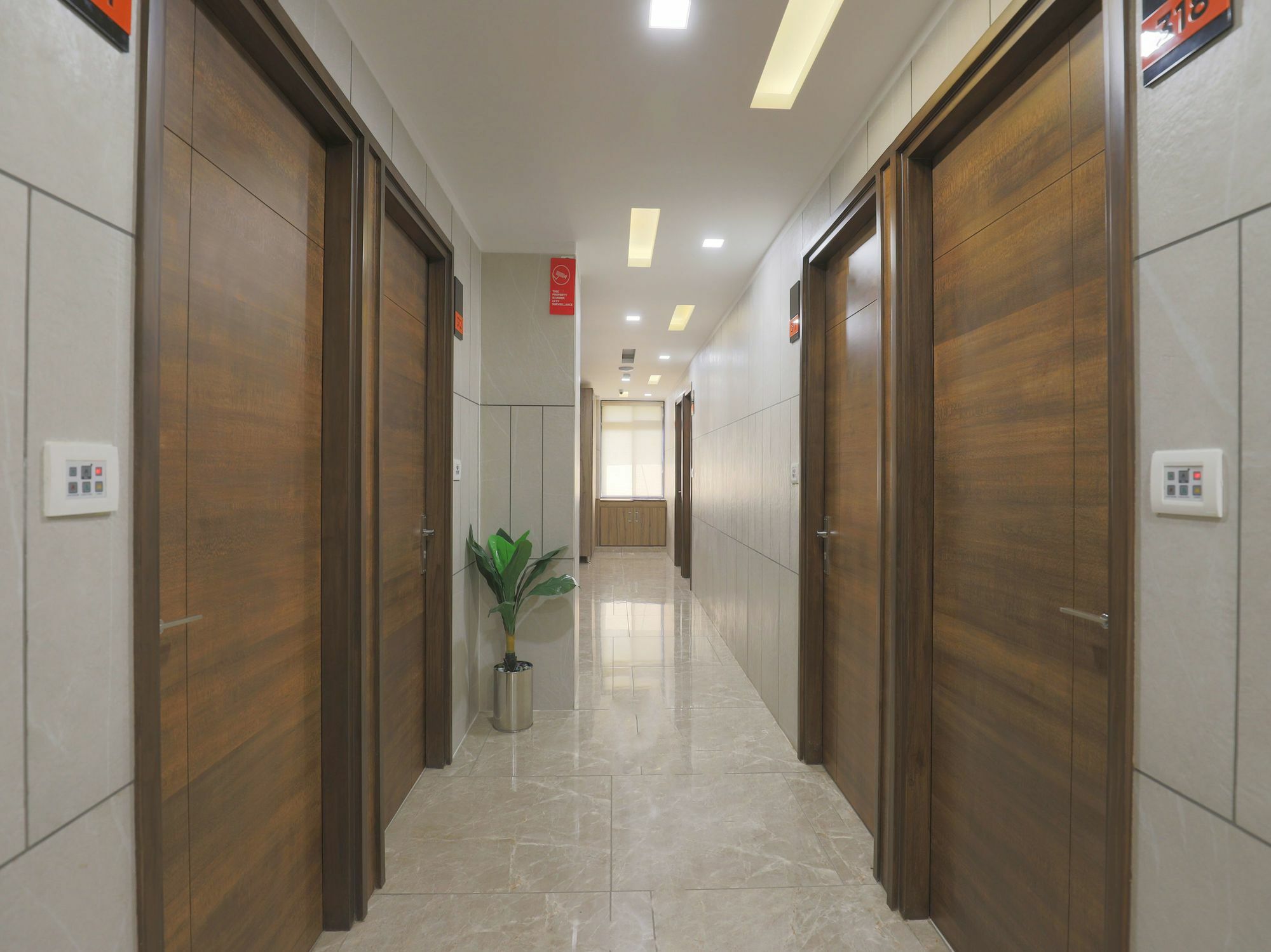 Hotel Repose Ahmedabad Eksteriør billede