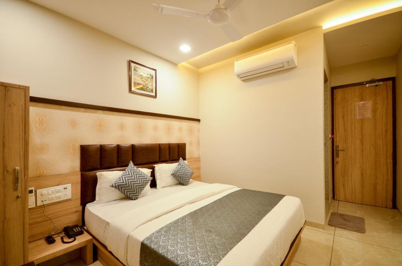 Hotel Repose Ahmedabad Eksteriør billede