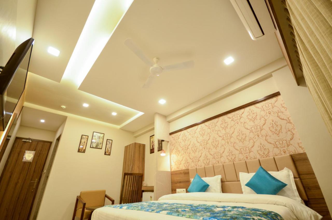 Hotel Repose Ahmedabad Eksteriør billede