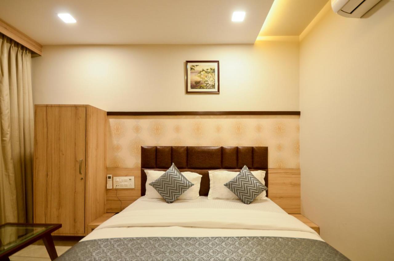 Hotel Repose Ahmedabad Eksteriør billede