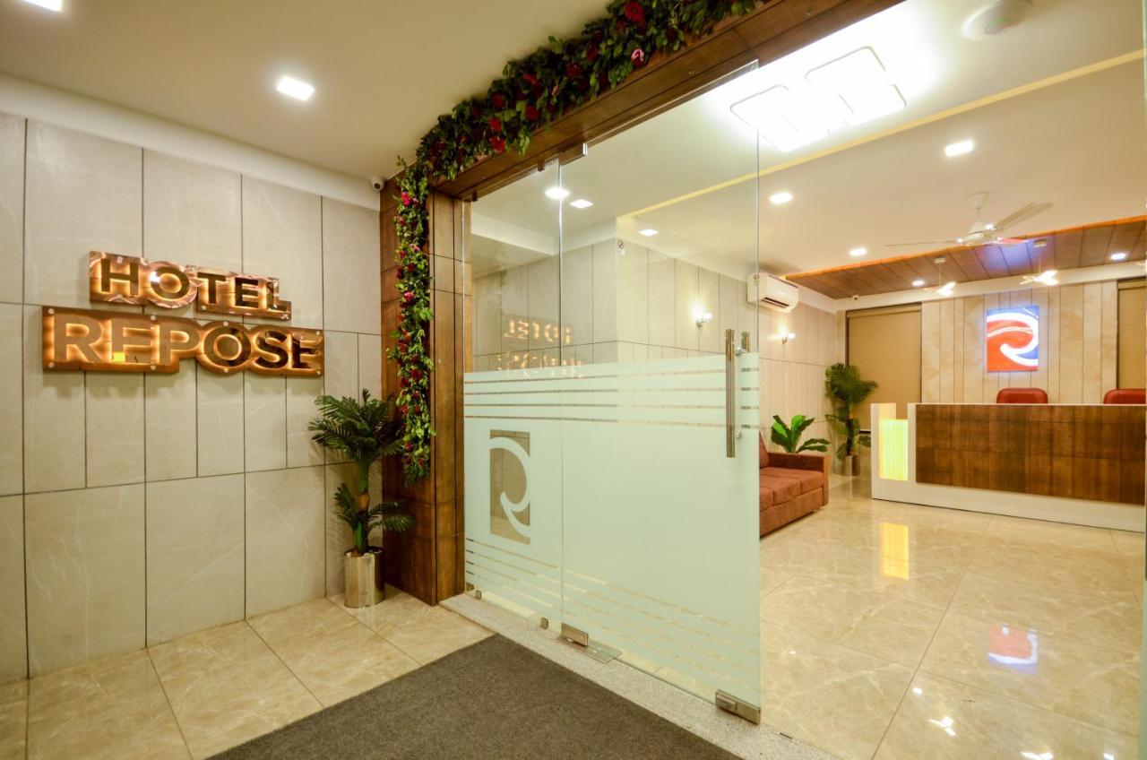 Hotel Repose Ahmedabad Eksteriør billede