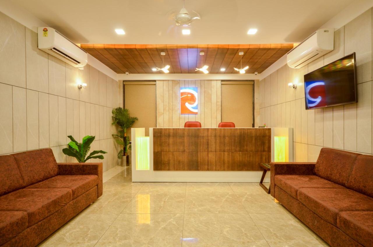 Hotel Repose Ahmedabad Eksteriør billede