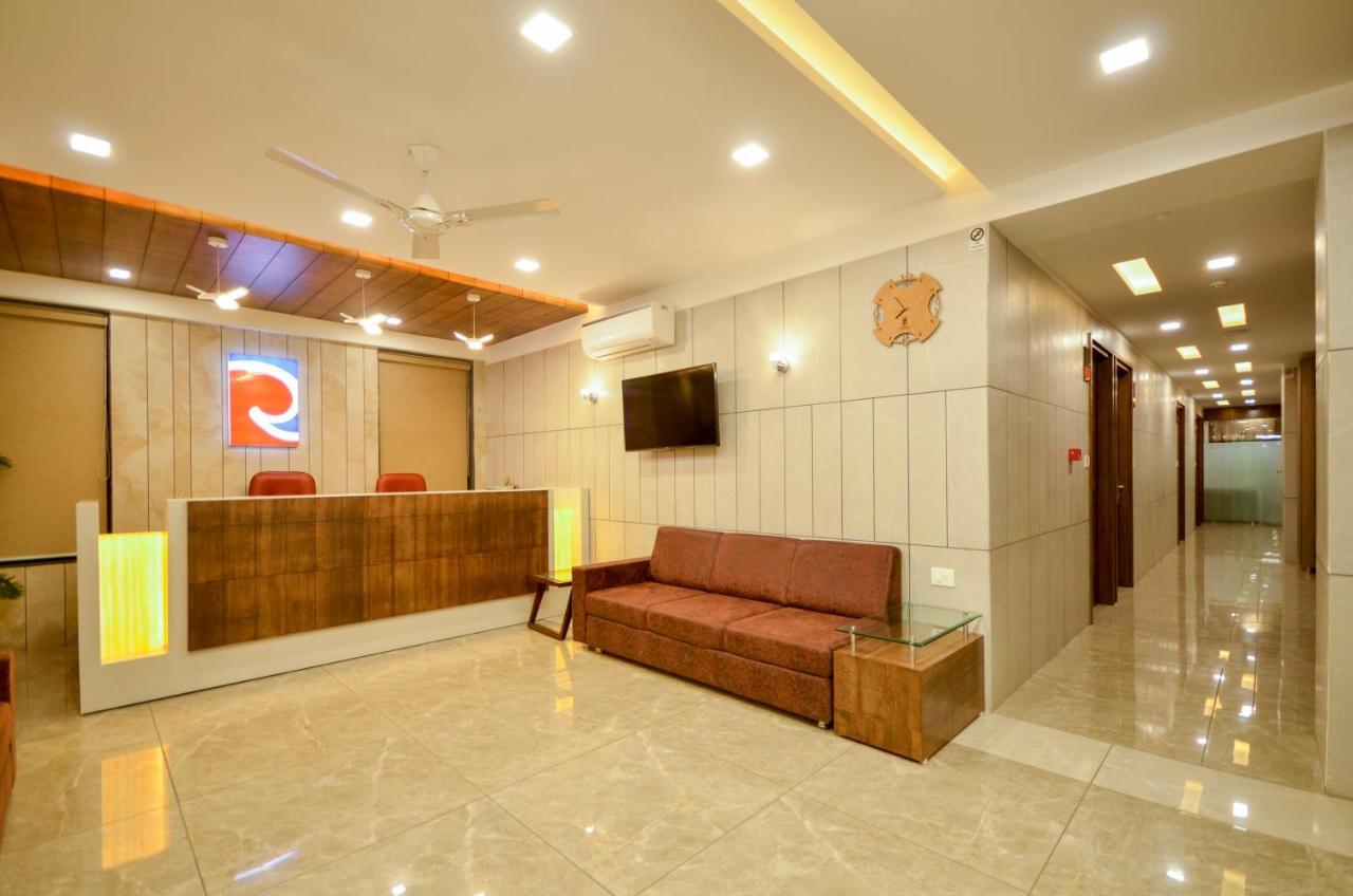 Hotel Repose Ahmedabad Eksteriør billede