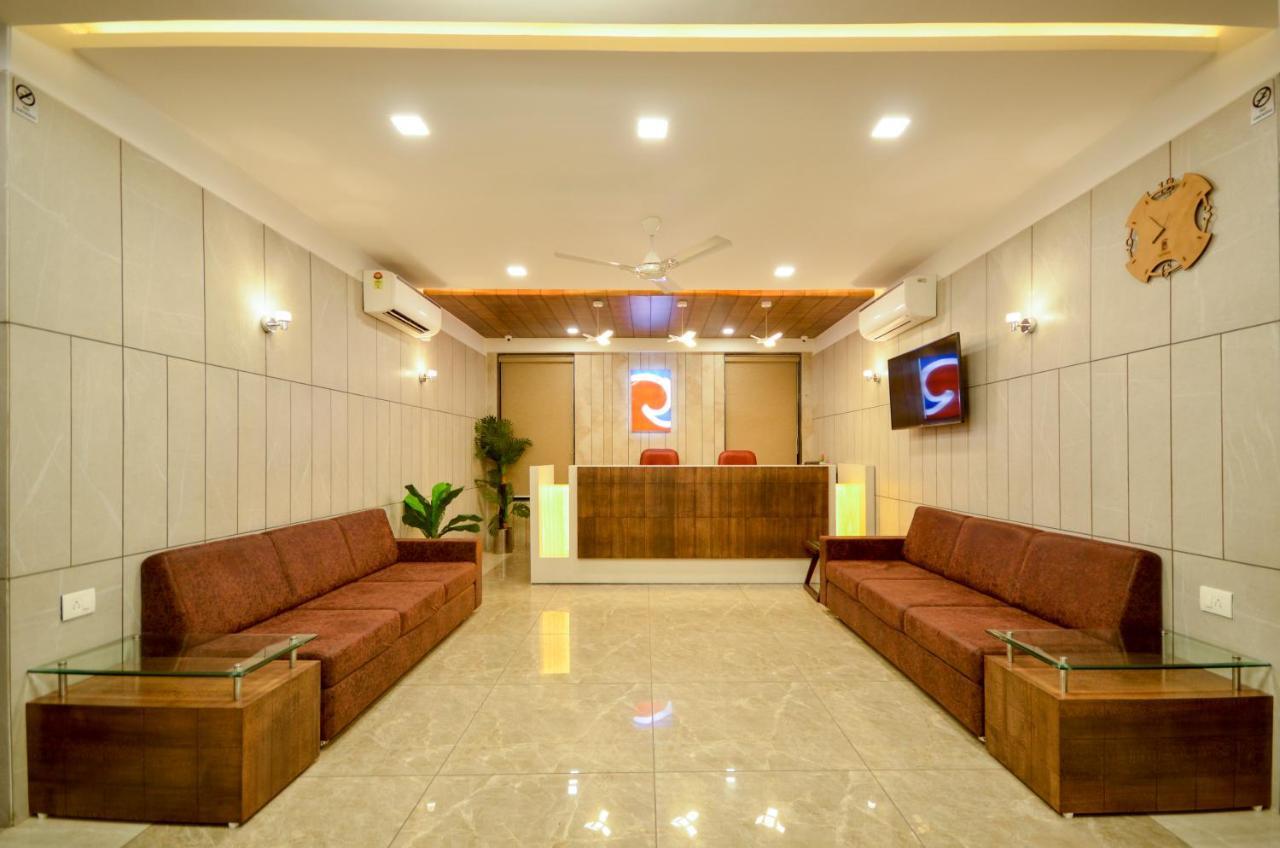 Hotel Repose Ahmedabad Eksteriør billede