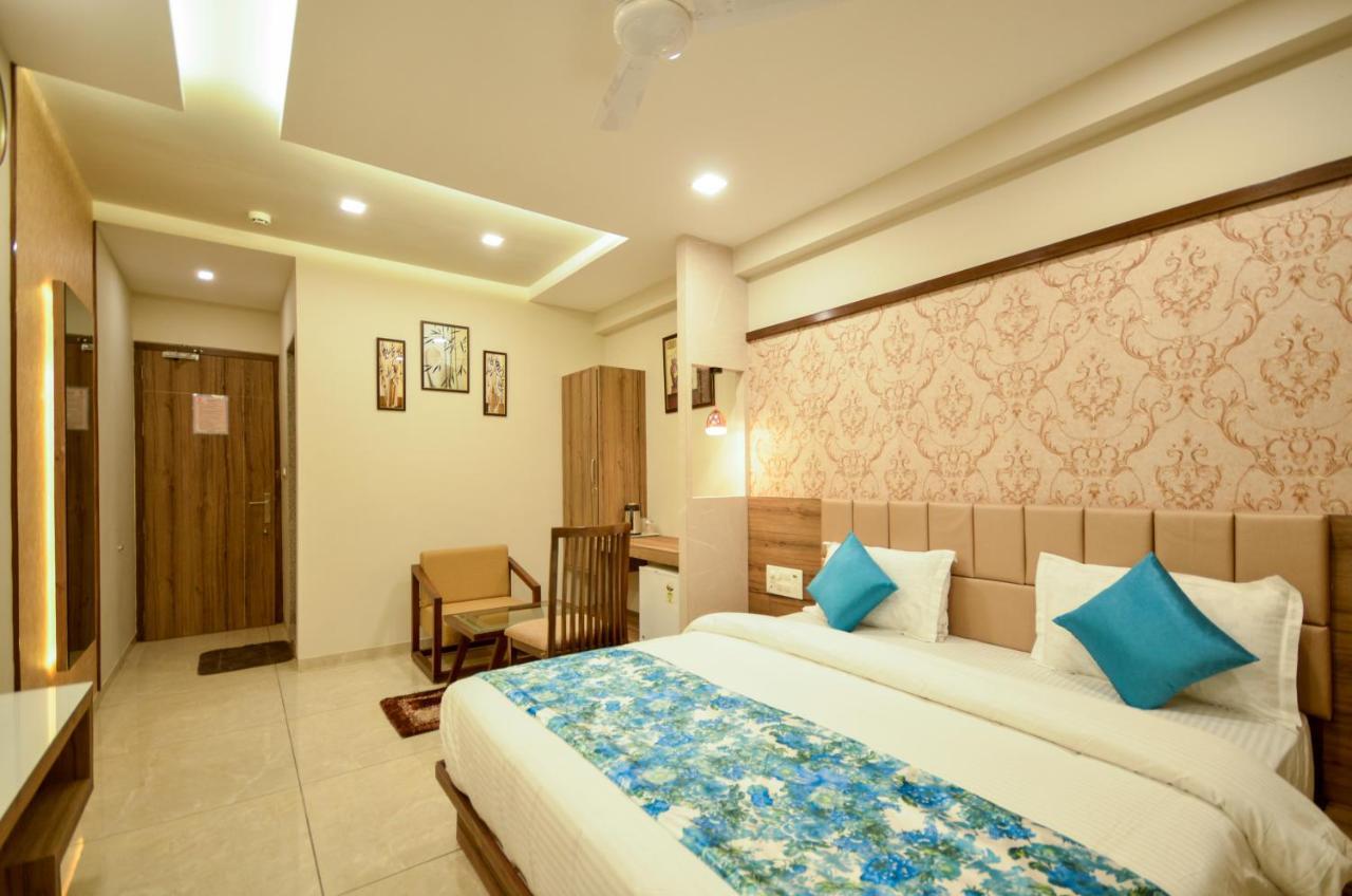Hotel Repose Ahmedabad Eksteriør billede