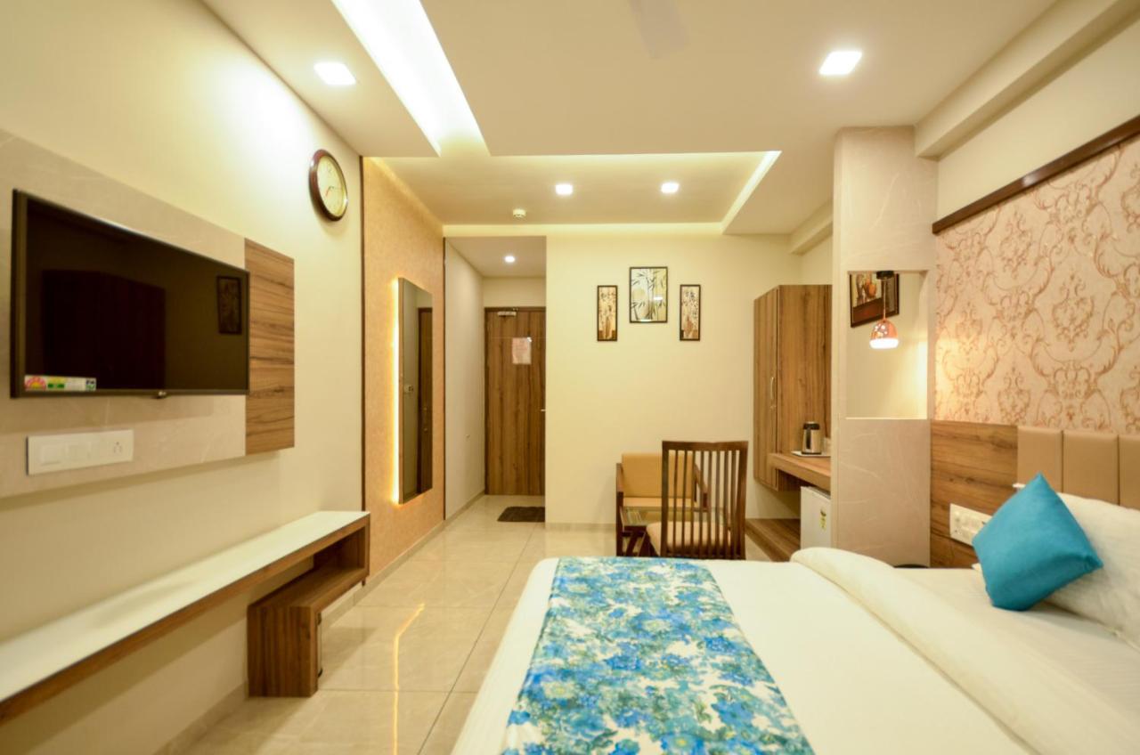 Hotel Repose Ahmedabad Eksteriør billede