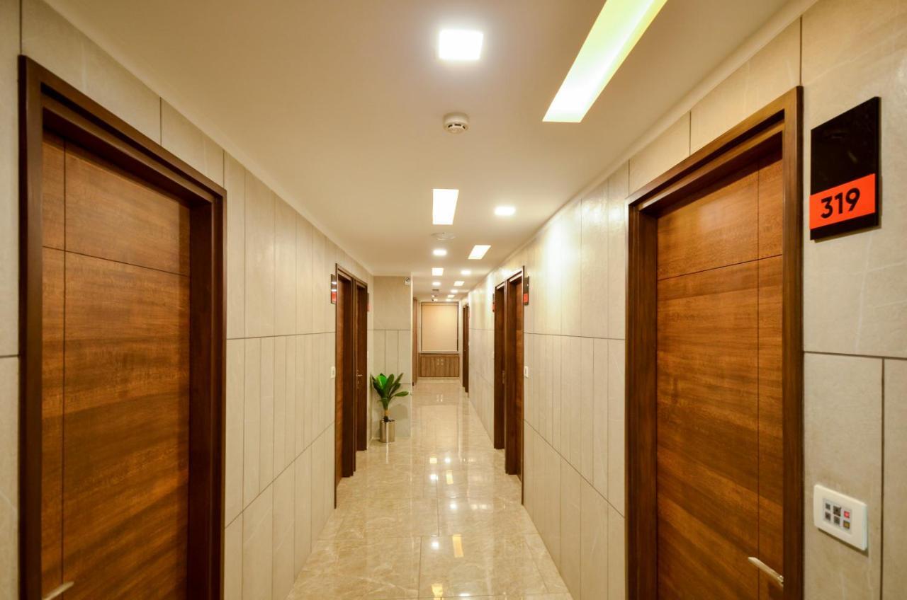 Hotel Repose Ahmedabad Eksteriør billede