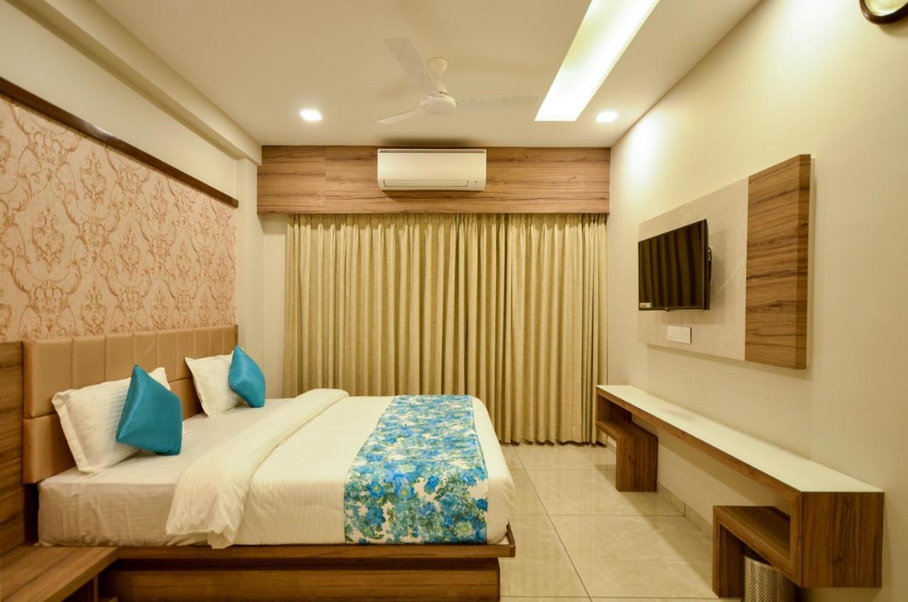 Hotel Repose Ahmedabad Eksteriør billede