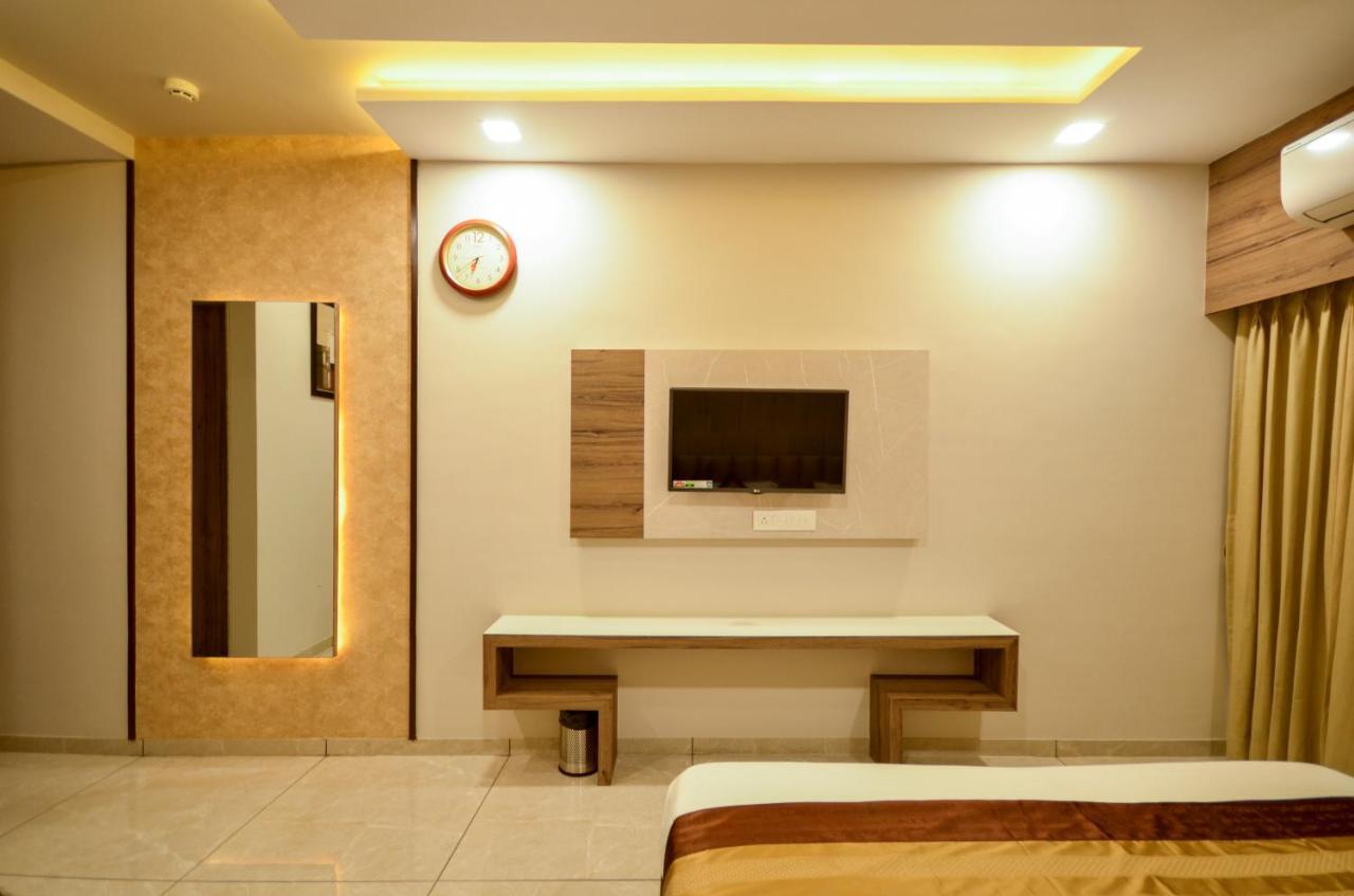 Hotel Repose Ahmedabad Eksteriør billede