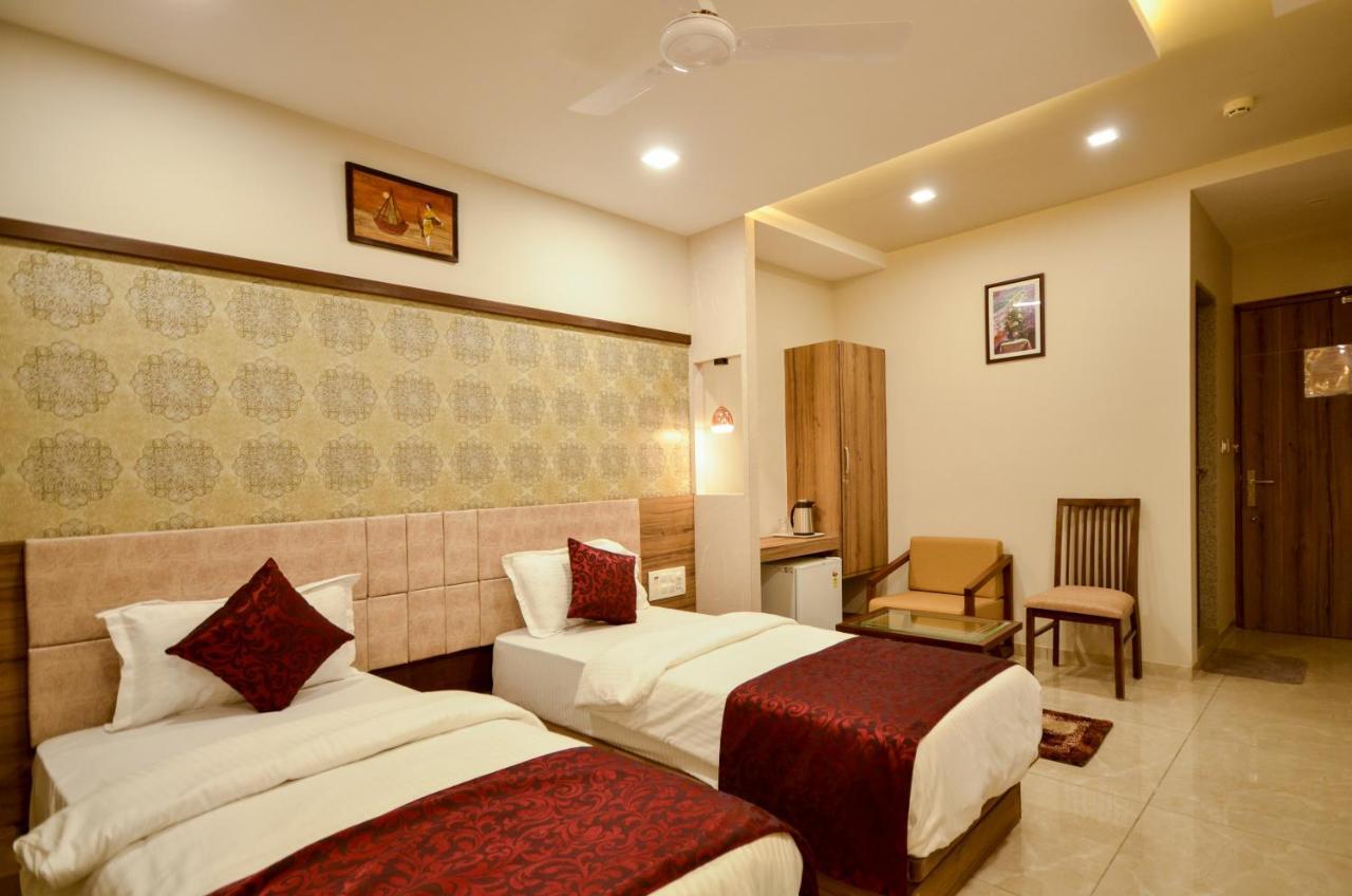 Hotel Repose Ahmedabad Eksteriør billede