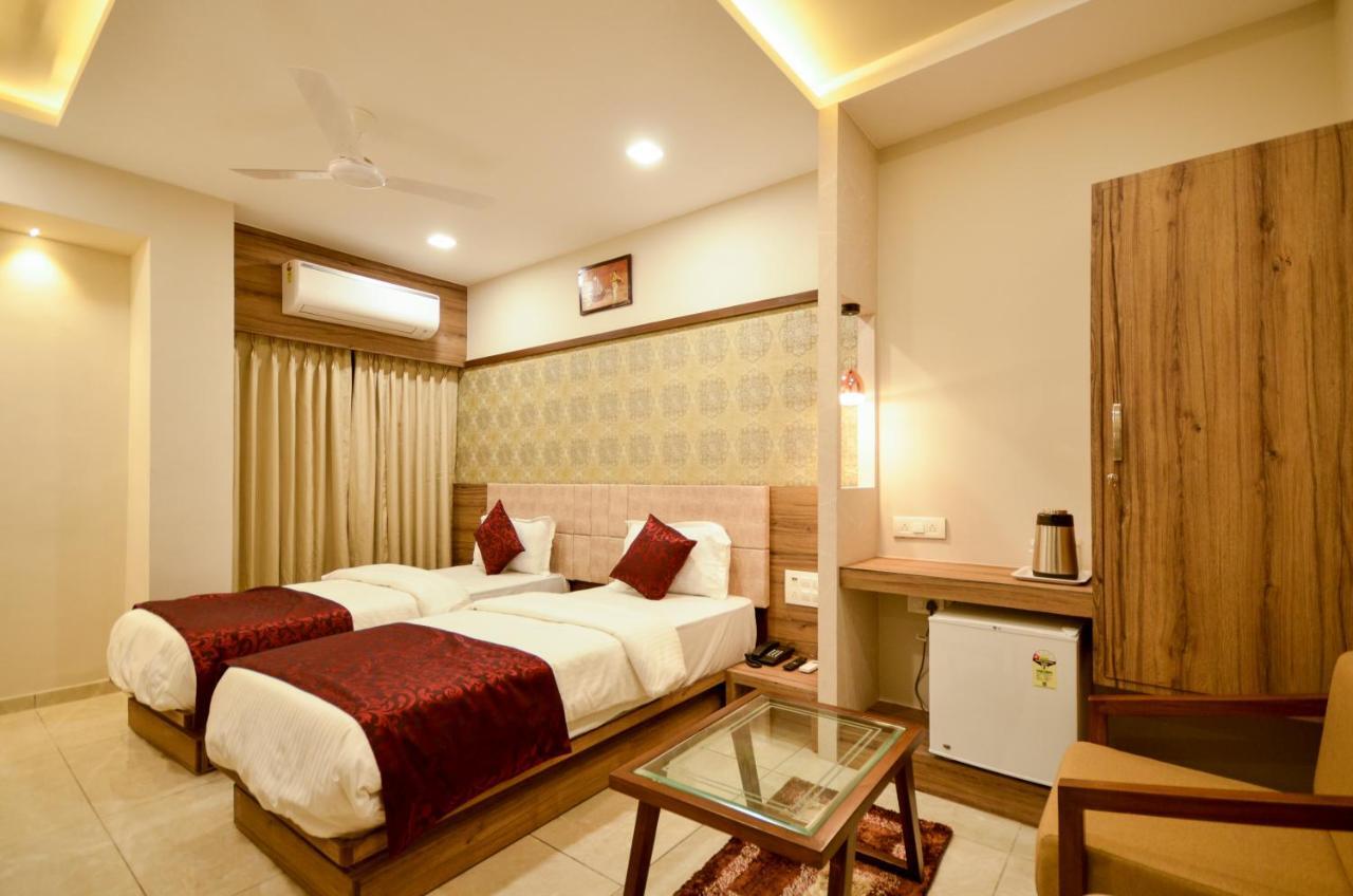 Hotel Repose Ahmedabad Eksteriør billede